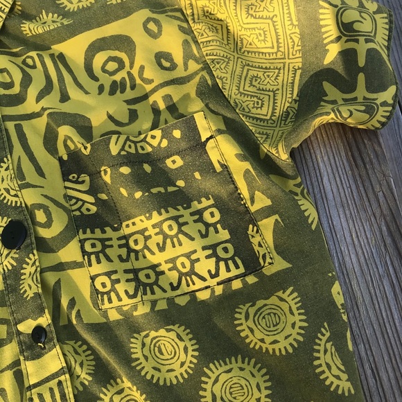 Live It Up Short Sleeve Button Up - Picture 4 of 4